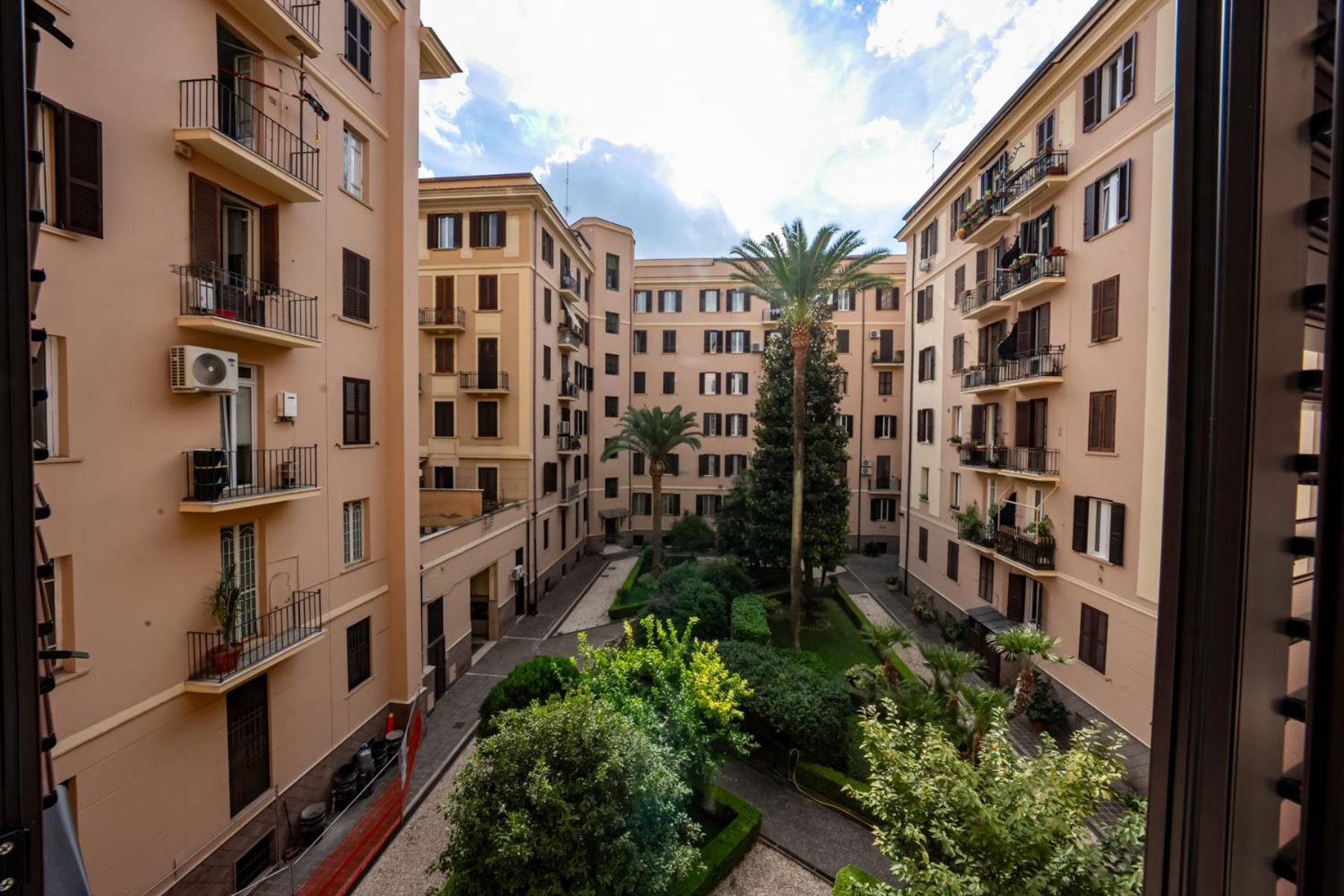 Mama Luxury, Rome